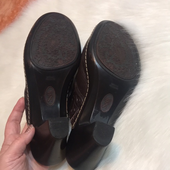 Sofft ⚜️ Dark Brown Embossed Design Leather Mule - Picture 12 of 12